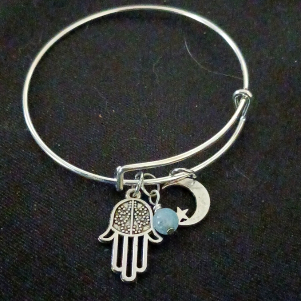 Sterling silver bracelet with Hamsa fits all